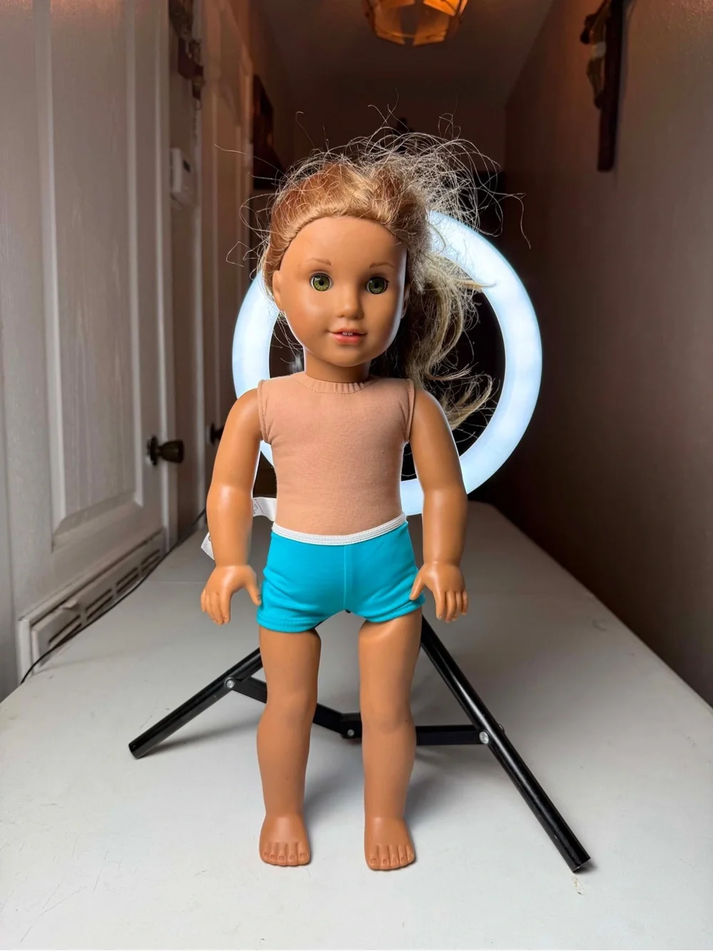 American Girl doll, resembling models like McKenna Brooks